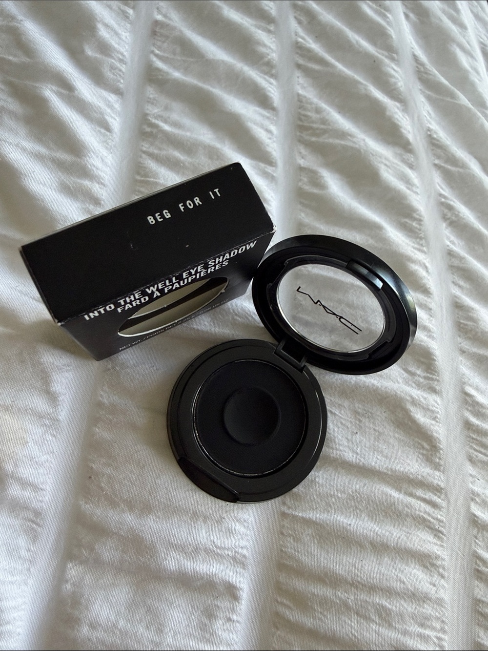 MAC Into The Well Eyeshadow - Black